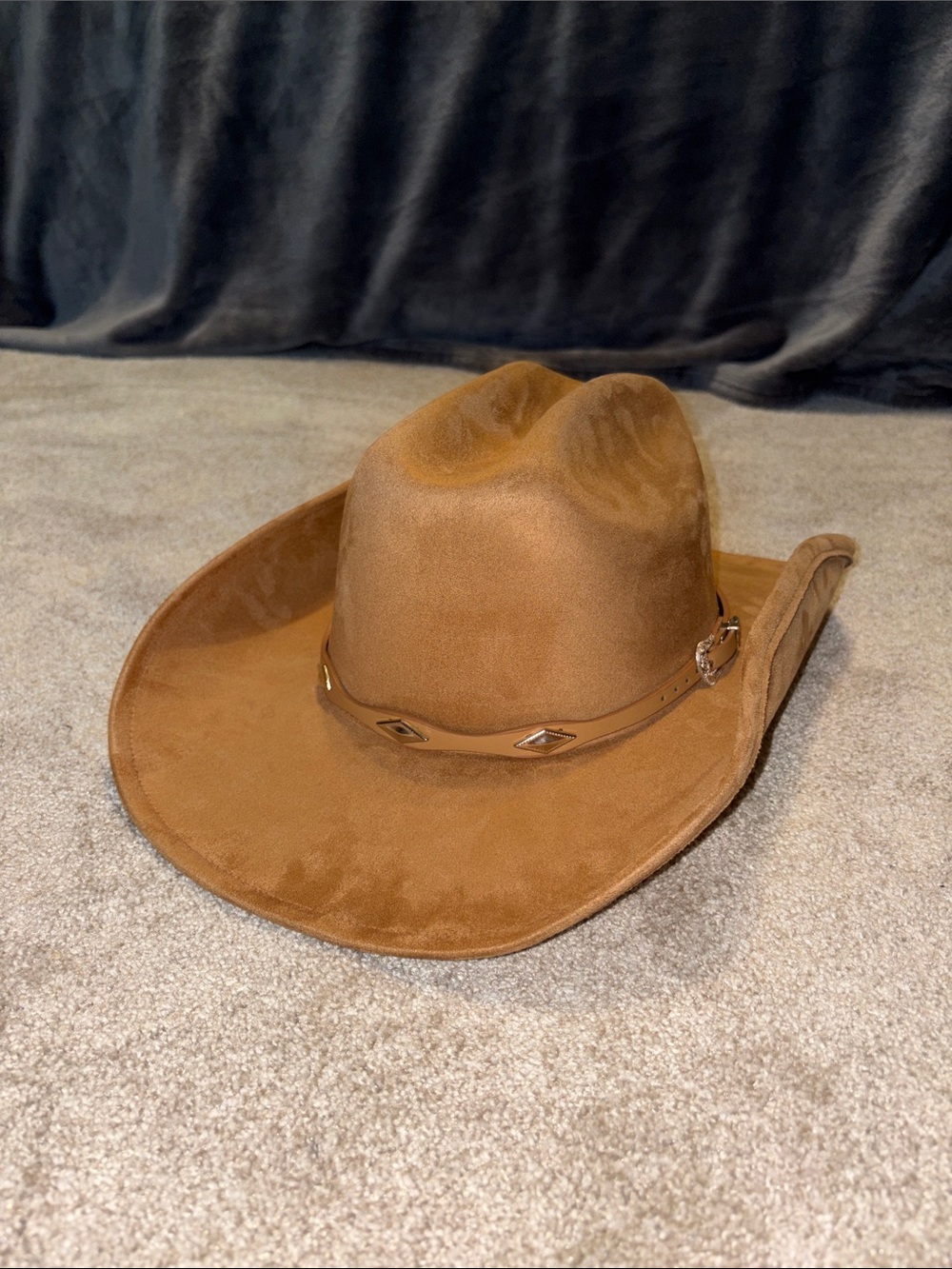 Amazon Men's Western Cowboy Hat in Tan Brown with Decorative Band